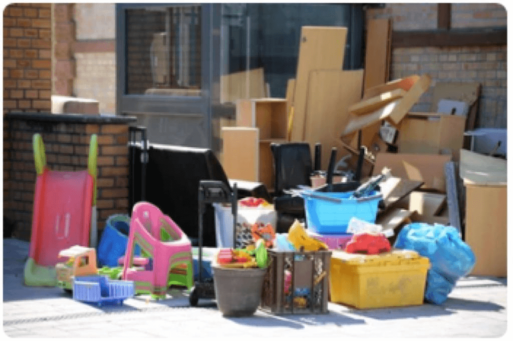 Read more about the article A Practical, Non-Judgemental Guide to Hoarding & Getting Support